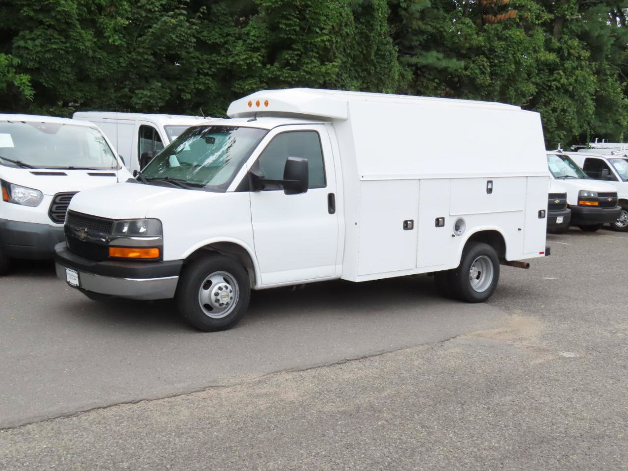 Used 2015 Chevrolet Express 3500 RWD image 2