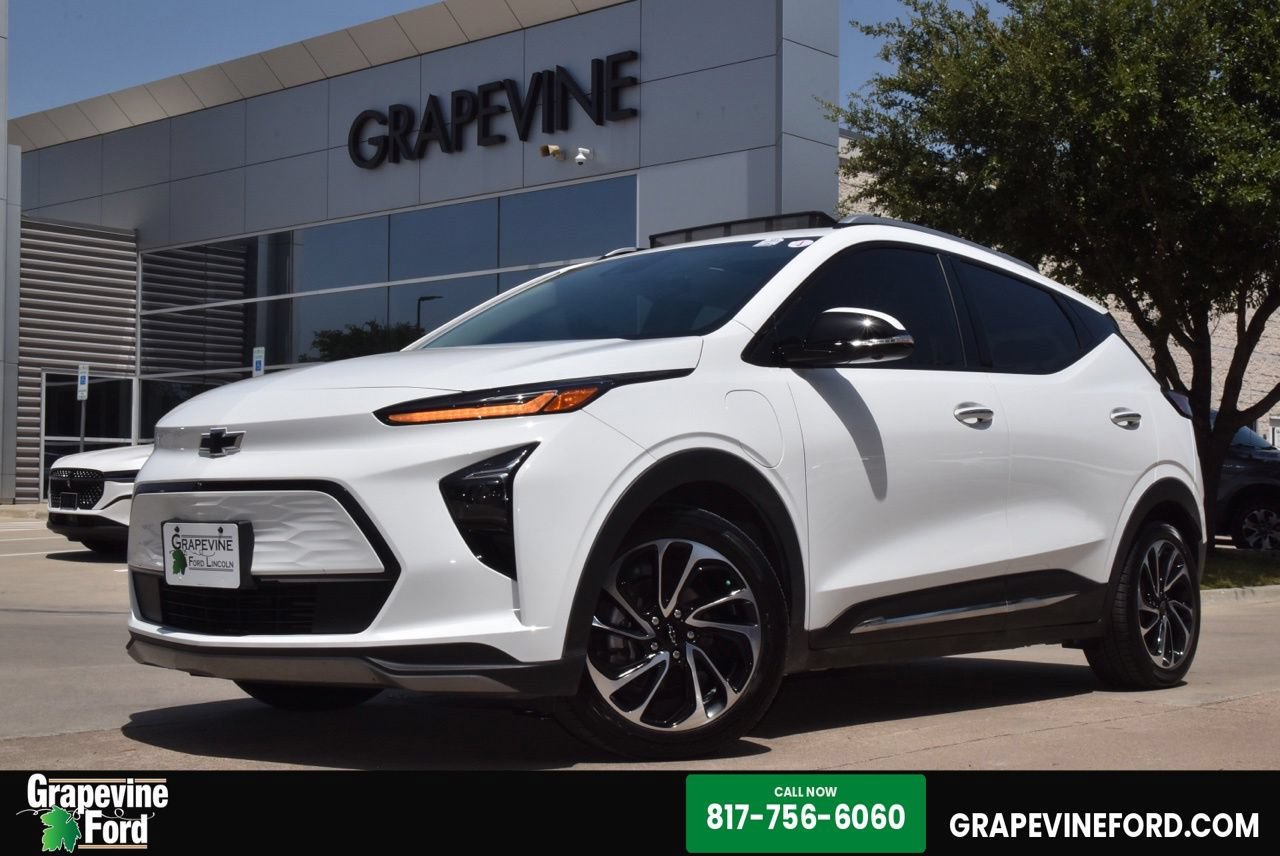 Used 2023 Chevrolet Bolt EUV Premier w/ Sun & Sound Package FWD video 1