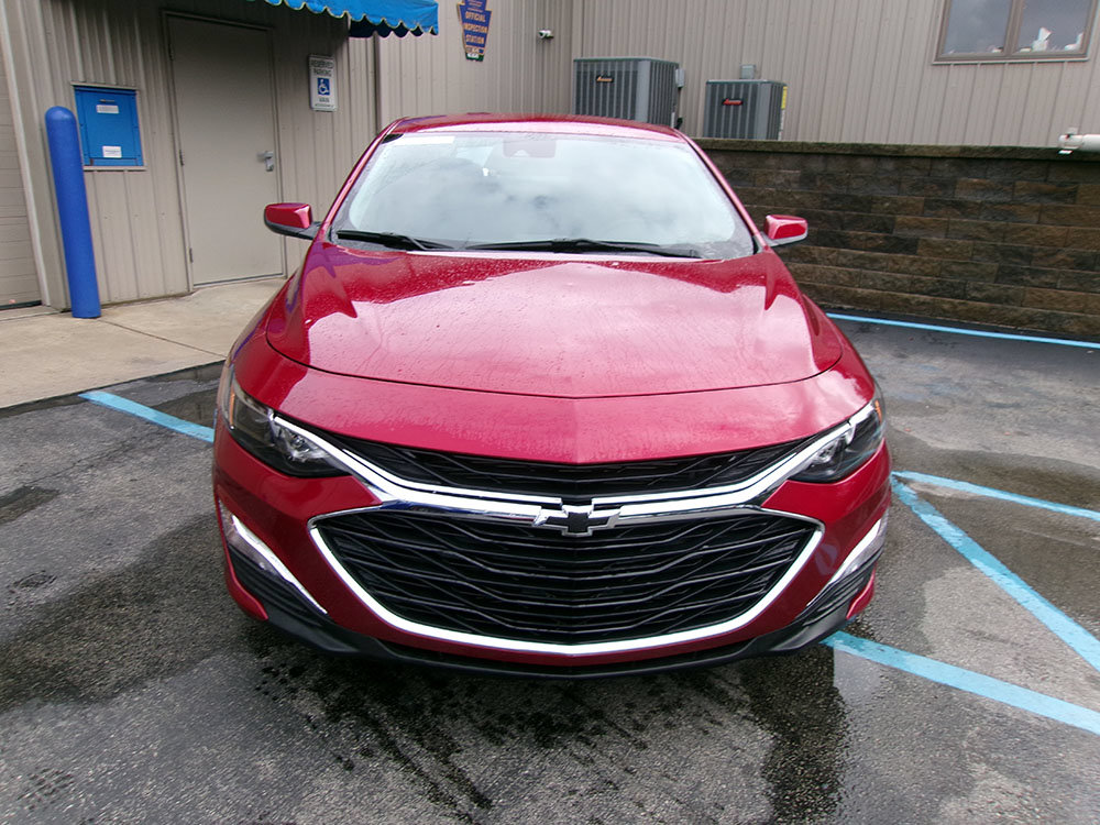 Used 2025 Chevrolet Malibu RS FWD image 2