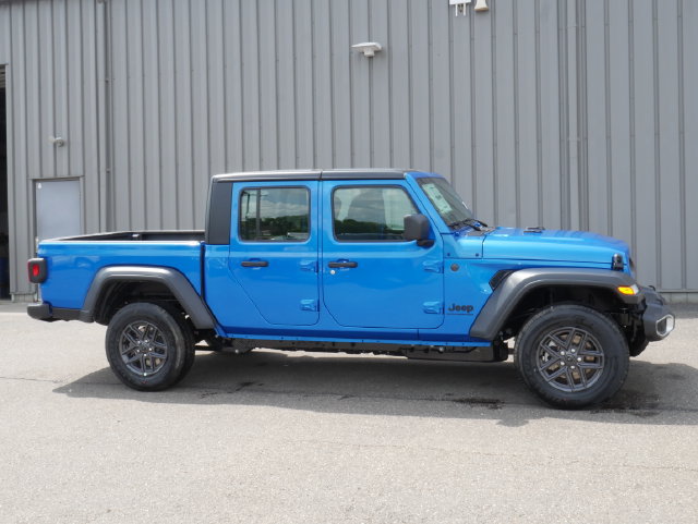 New 2026 Jeep Gladiator Sport AWD/4WD image 6