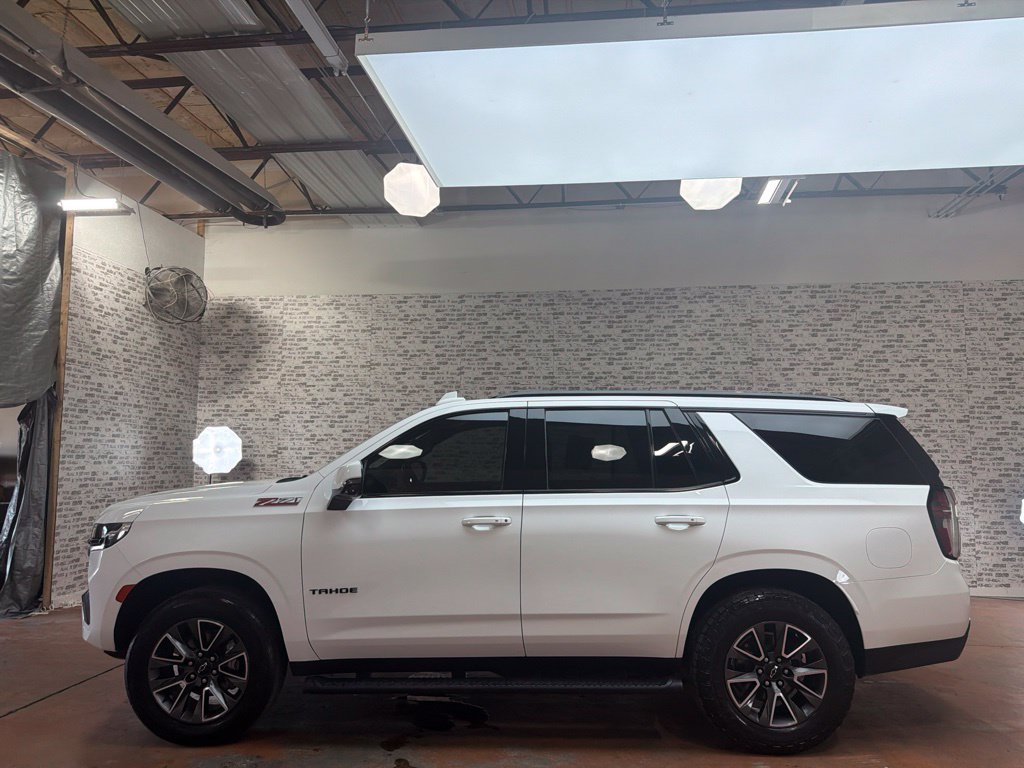 Used 2023 Chevrolet Tahoe Z71 w/ Luxury Package AWD/4WD image 4