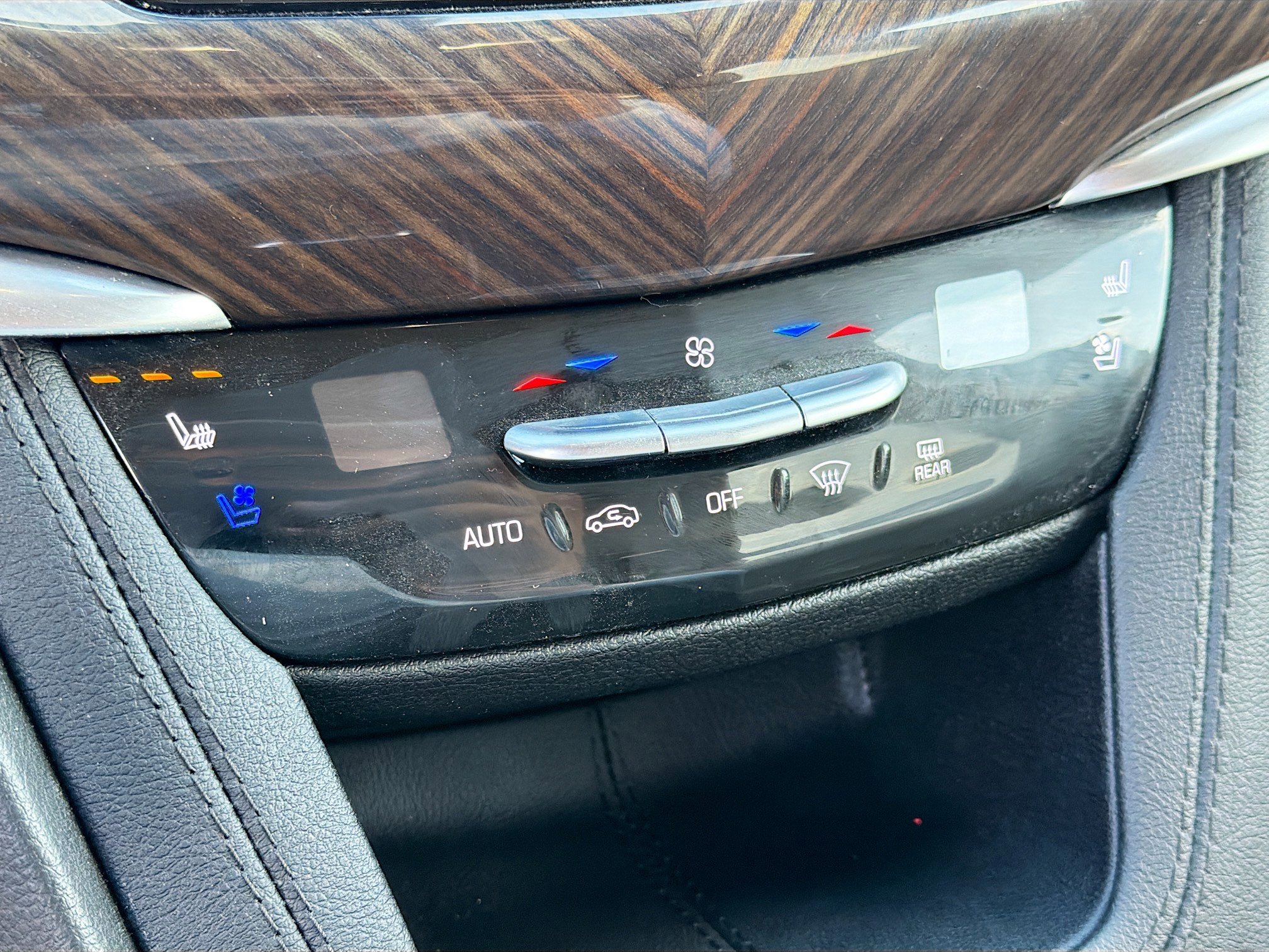 Used 2024 Cadillac XT6 Premium Luxury w/ Platinum Package AWD/4WD image 35