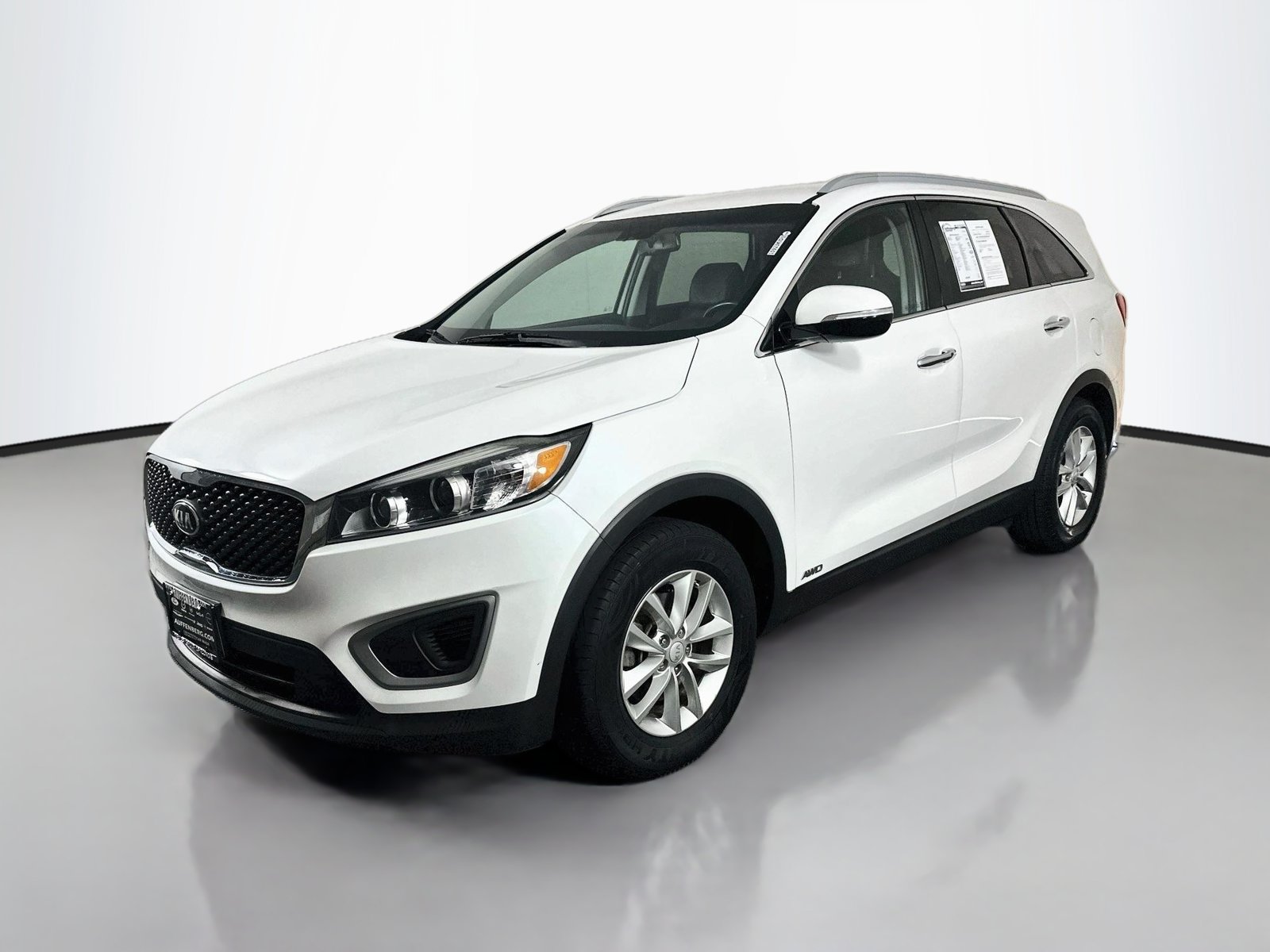 Used 2017 Kia Sorento AWD w/ LX Convenience Package image 3