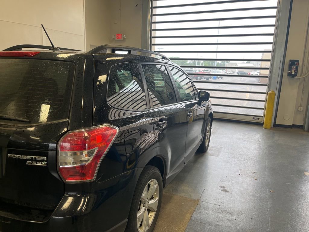 Used 2015 Subaru Forester 2.5i w/ Alloy Wheel Package AWD/4WD image 10