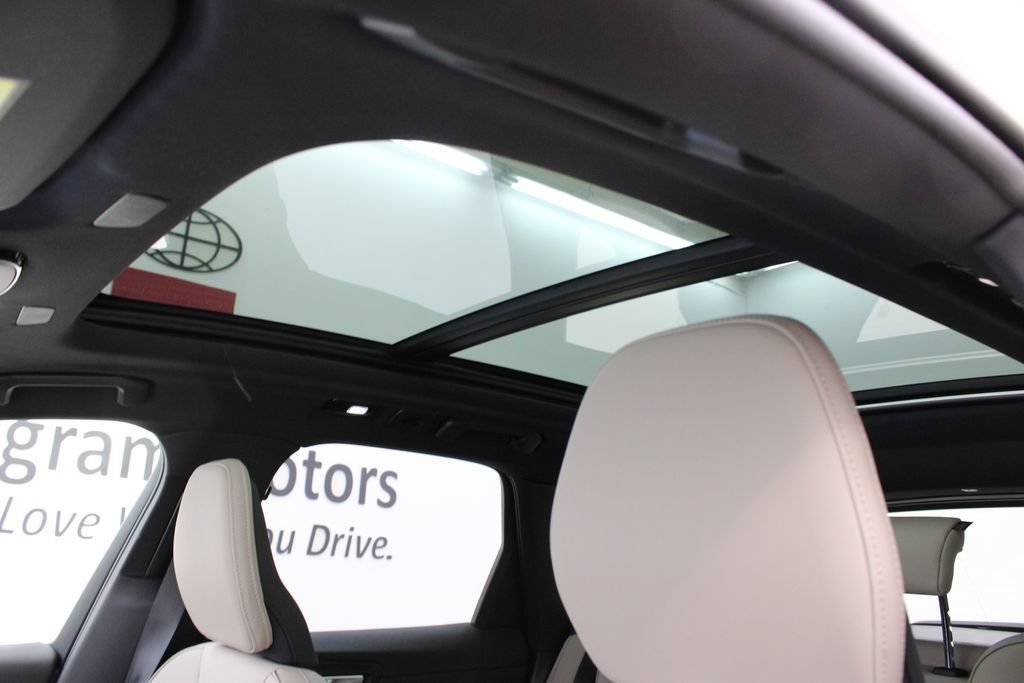 New 2026 Volvo XC60 B5 Plus w/ Protection Package Premier AWD/4WD image 13