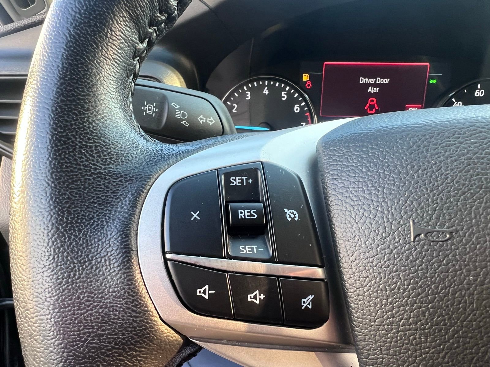 Used 2022 Ford Explorer XLT AWD/4WD image 25