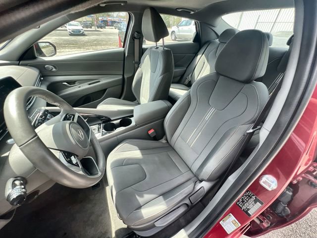 Used 2025 Hyundai Elantra SEL image 18