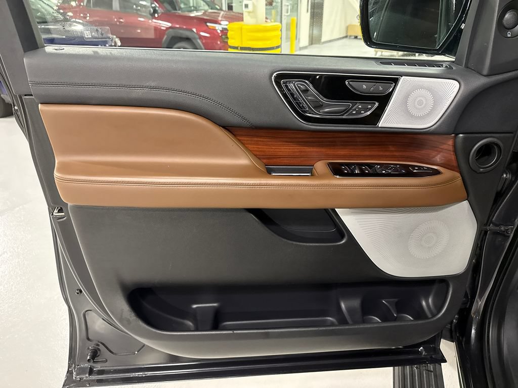 Used 2023 Lincoln Navigator L Reserve AWD/4WD image 9