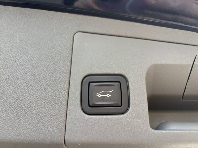 Used 2024 Cadillac XT5 Premium Luxury w/ LPO, Floor Liner Package AWD/4WD image 17