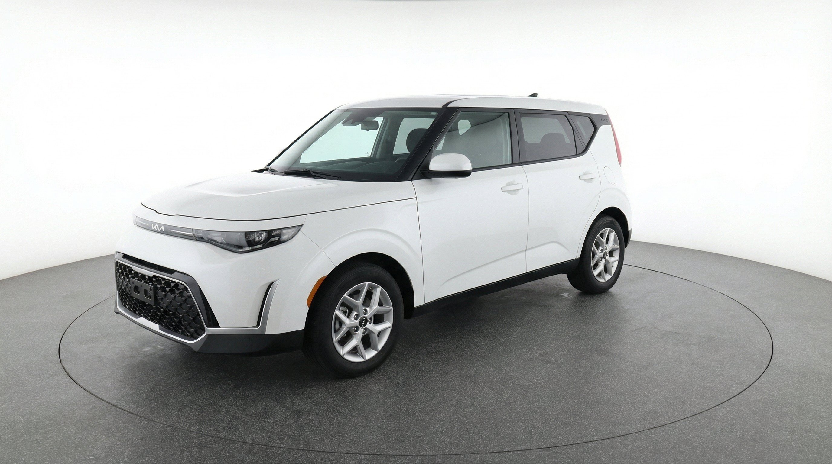 Used 2025 Kia Soul LX w/ LX Technology Package FWD image 3