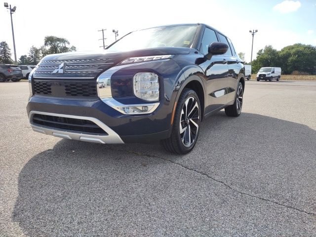 Used 2024 Mitsubishi Outlander FWD image 2