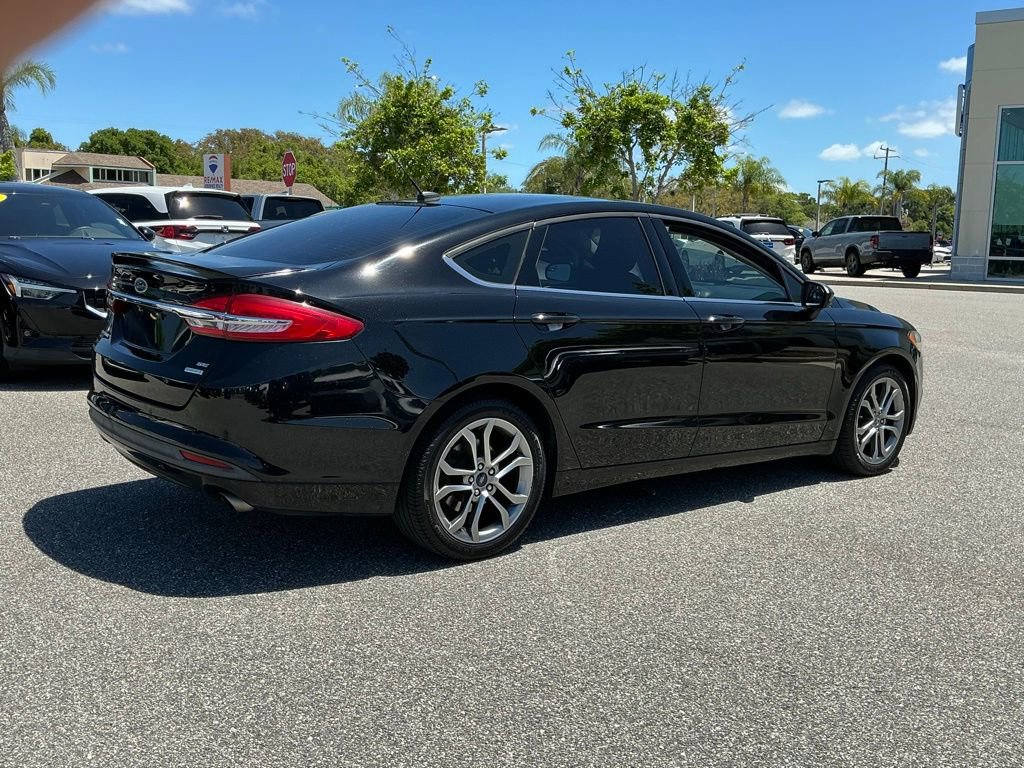 Used 2017 Ford Fusion SE w/ Equipment Group 201A FWD image 7