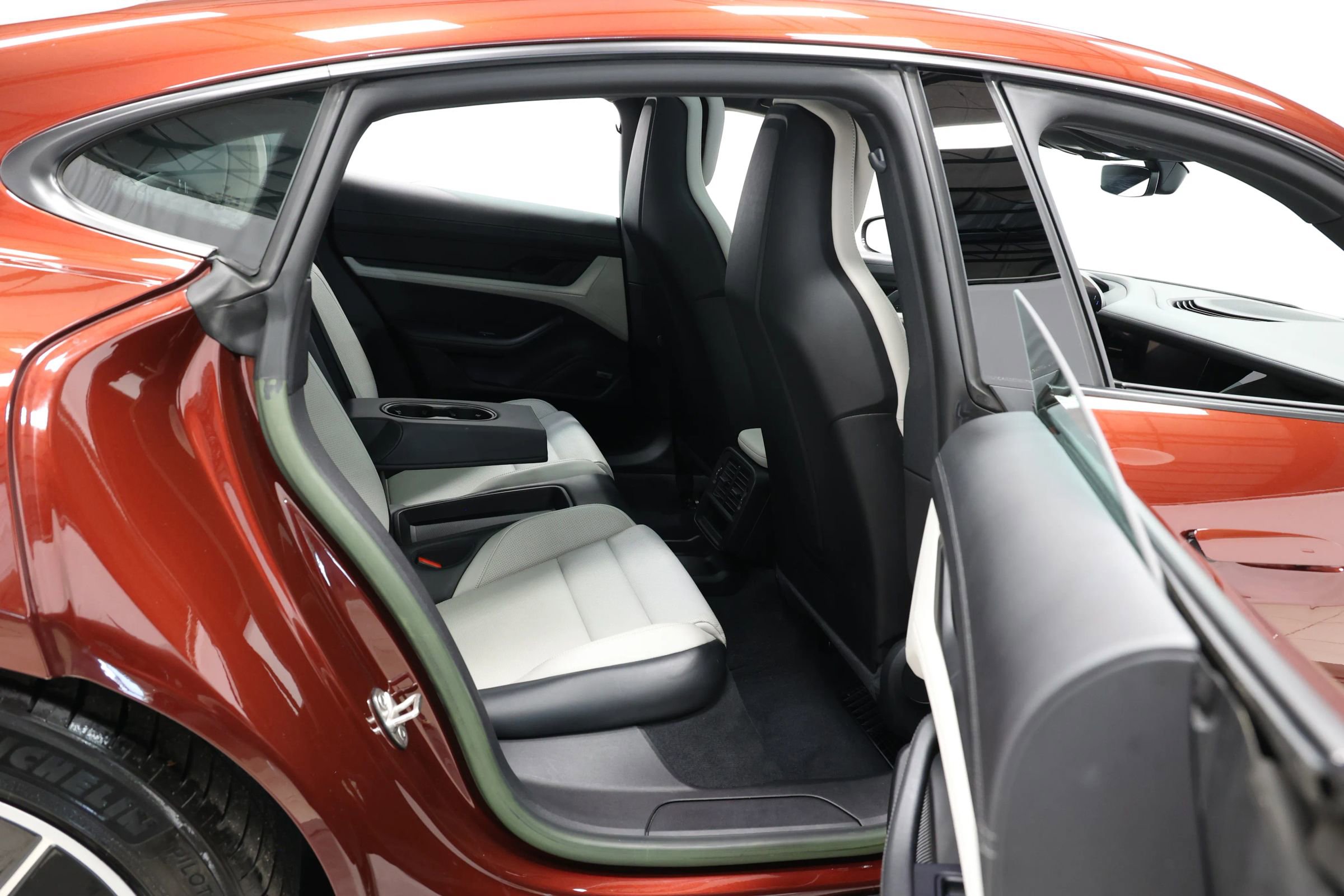 Used 2022 Porsche Taycan image 57