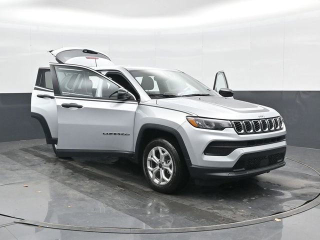Used 2025 Jeep Compass Sport w/ Mopar Graphics Package AWD/4WD image 45