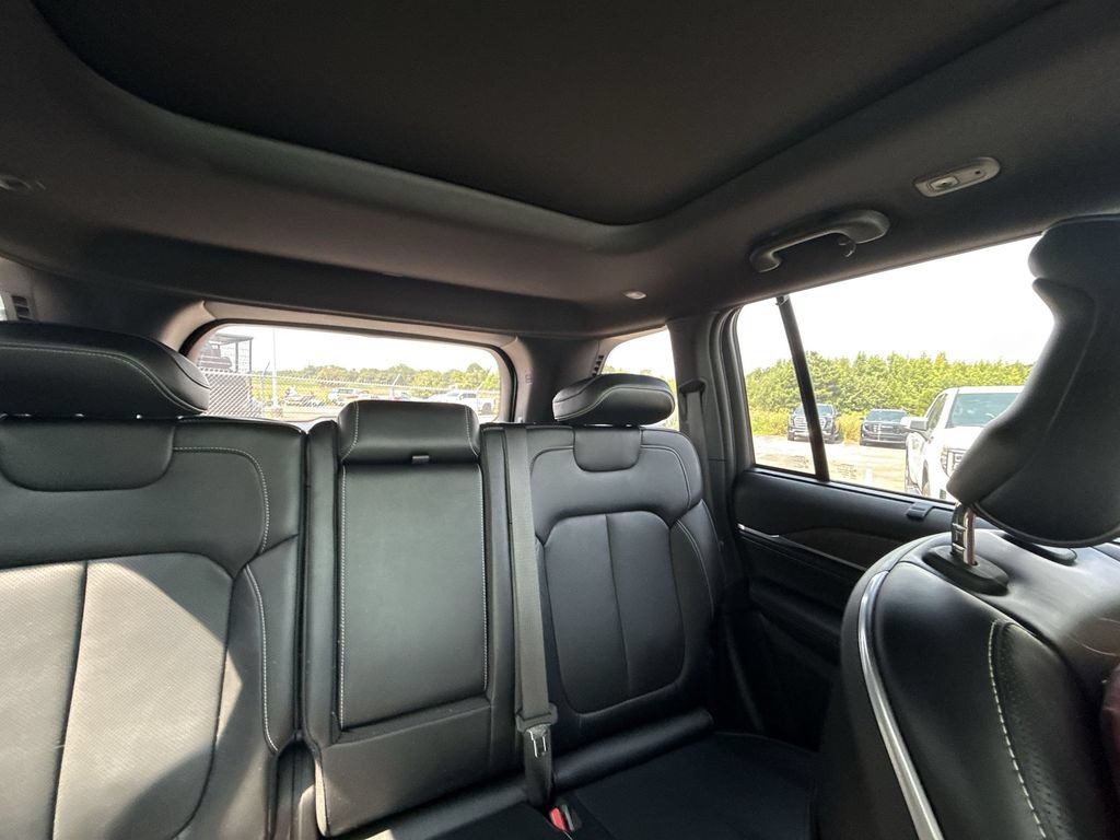 Used 2023 Jeep Grand Cherokee Overland w/ Luxury Tech Group IV RWD image 12