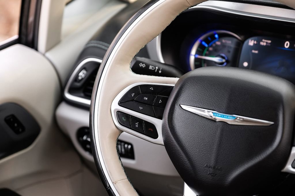 Used 2019 Chrysler Pacifica Limited w/ Advanced Safetytec Group image 16