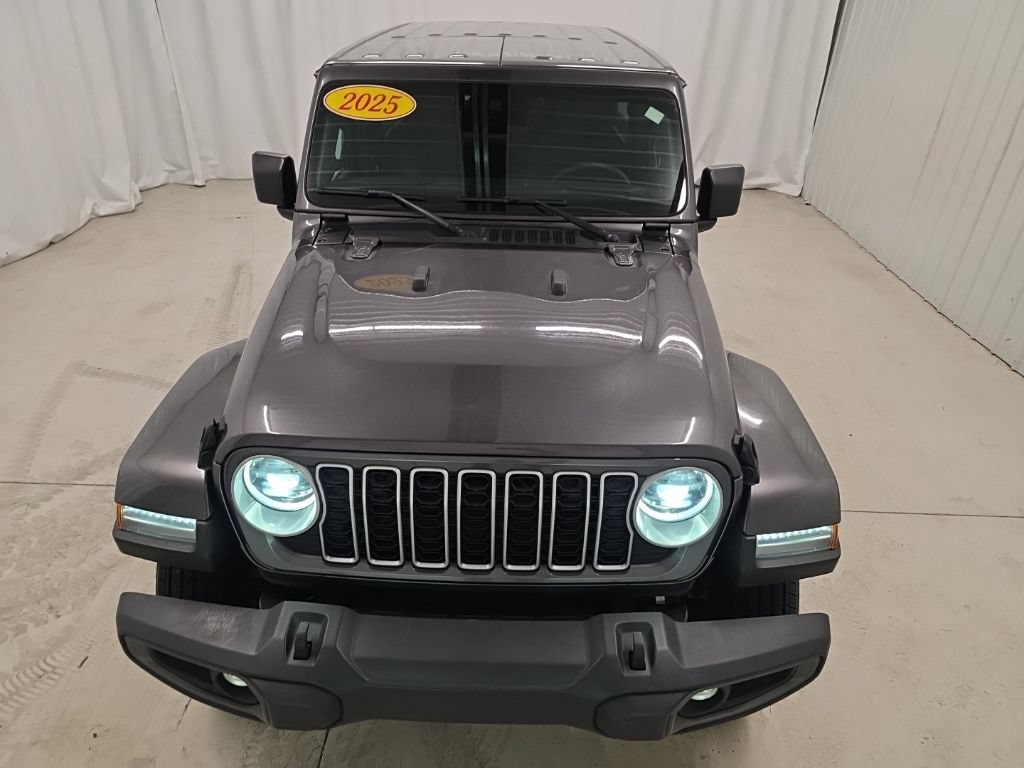 Used 2025 Jeep Wrangler Unlimited Sahara AWD/4WD image 9