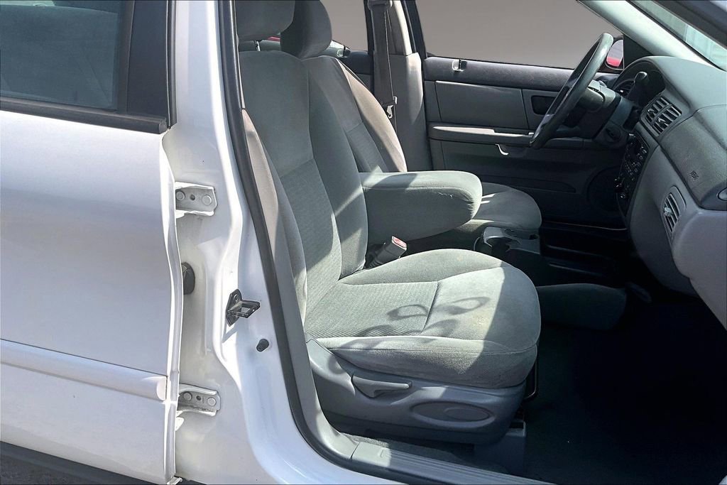 Used 2007 Ford Taurus SE FWD image 7