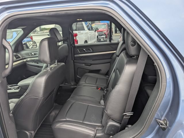 Used 2018 Ford Explorer XLT w/ Equipment Group 202A AWD/4WD image 10