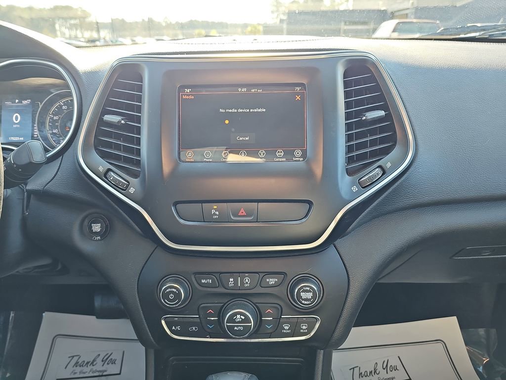 Used 2019 Jeep Cherokee Latitude Plus w/ Comfort/Convenience Group image 24