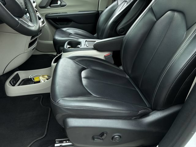 Used 2023 Chrysler Pacifica Touring-L FWD image 20