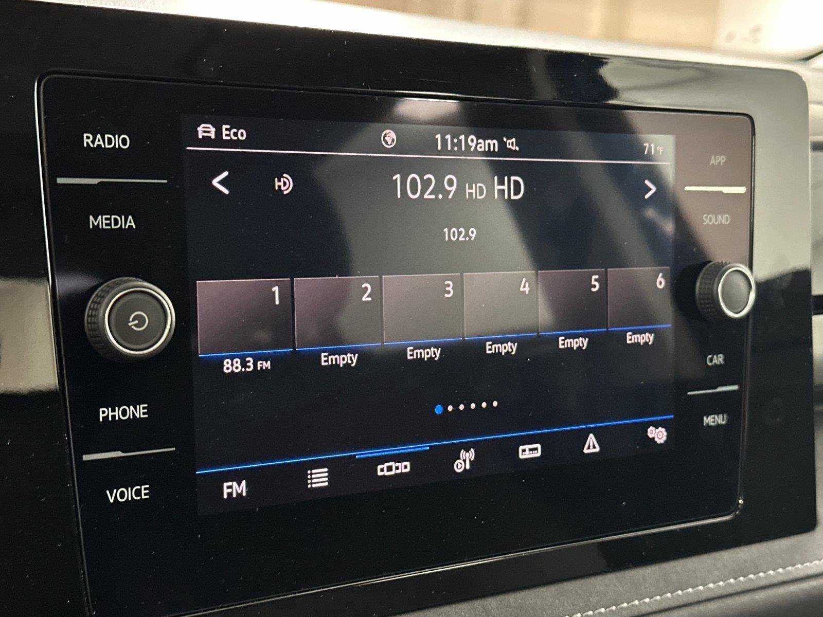 New 2025 Volkswagen Taos SE AWD/4WD image 17