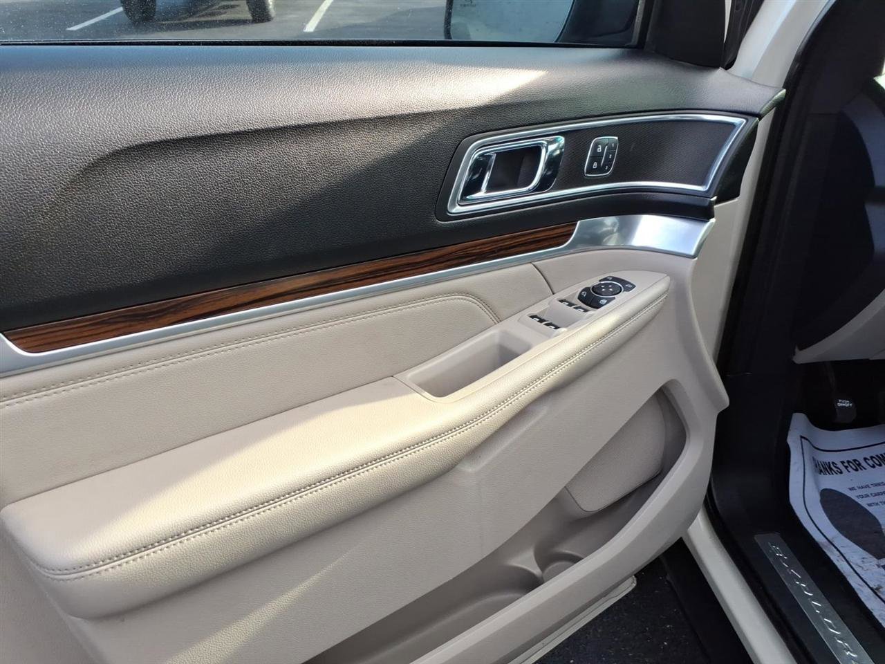 Used 2018 Ford Explorer Limited image 11