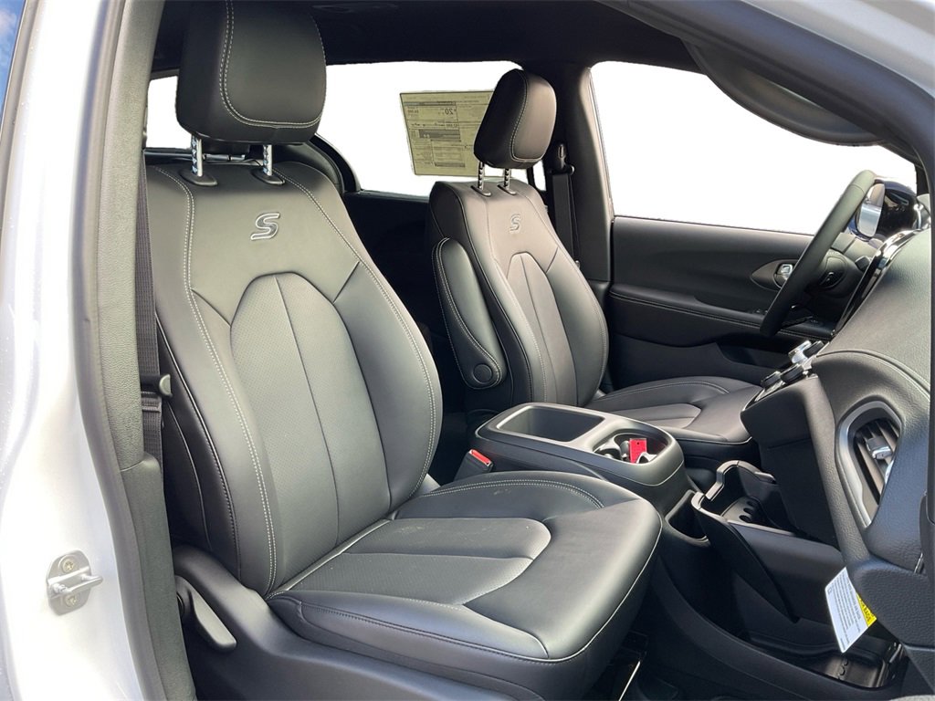 New 2026 Chrysler Pacifica Select w/ S Appearance Package image 27