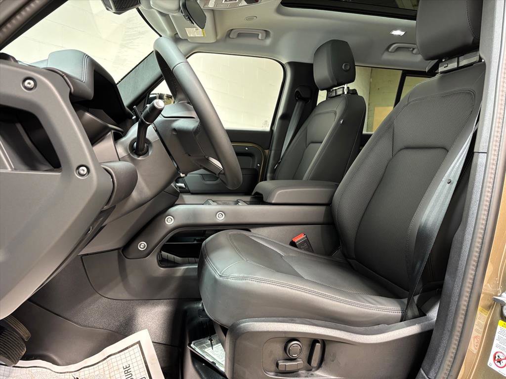 Used 2026 Land Rover Defender 110 S image 24