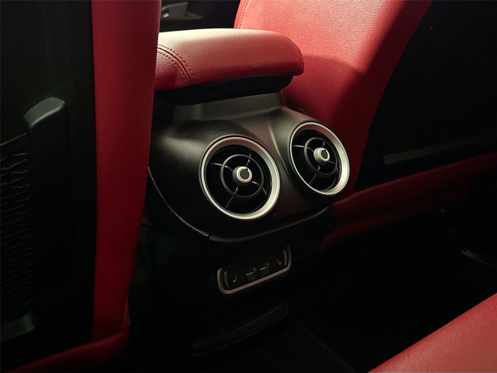 Used 2024 Alfa Romeo Stelvio Veloce image 36
