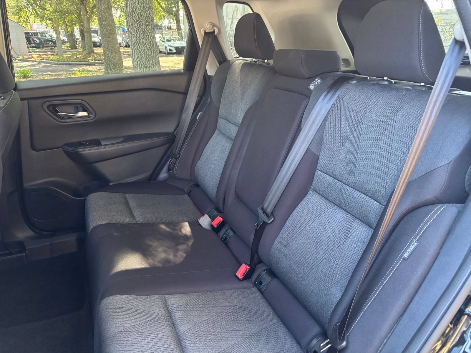 Used 2025 Nissan Rogue SV AWD/4WD image 38