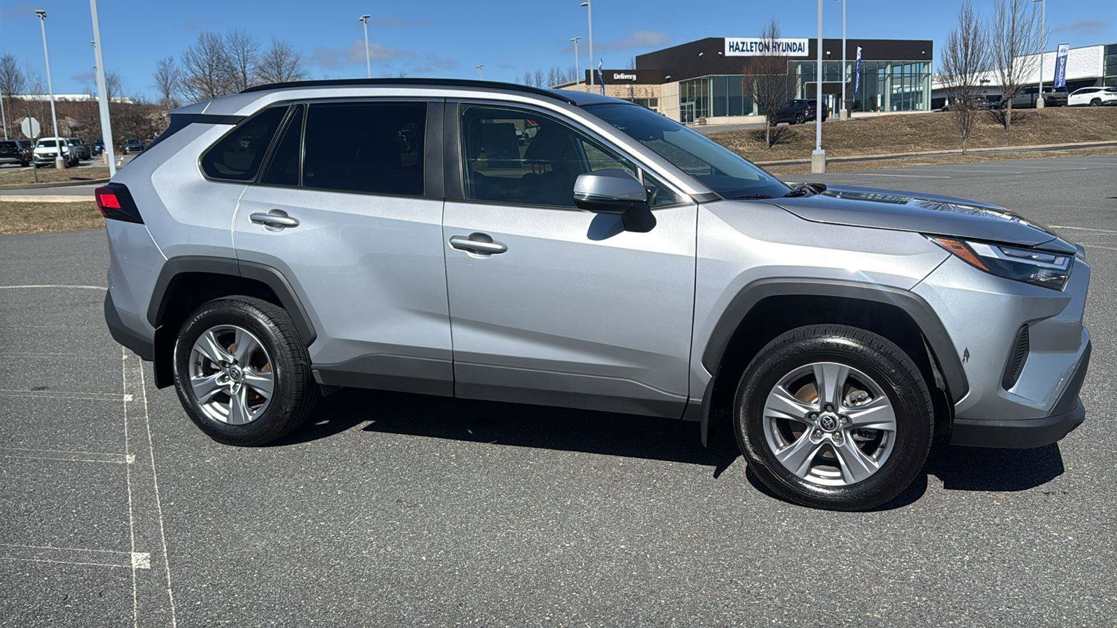 Used 2022 Toyota RAV4 XLE w/ Convenience Package image 3