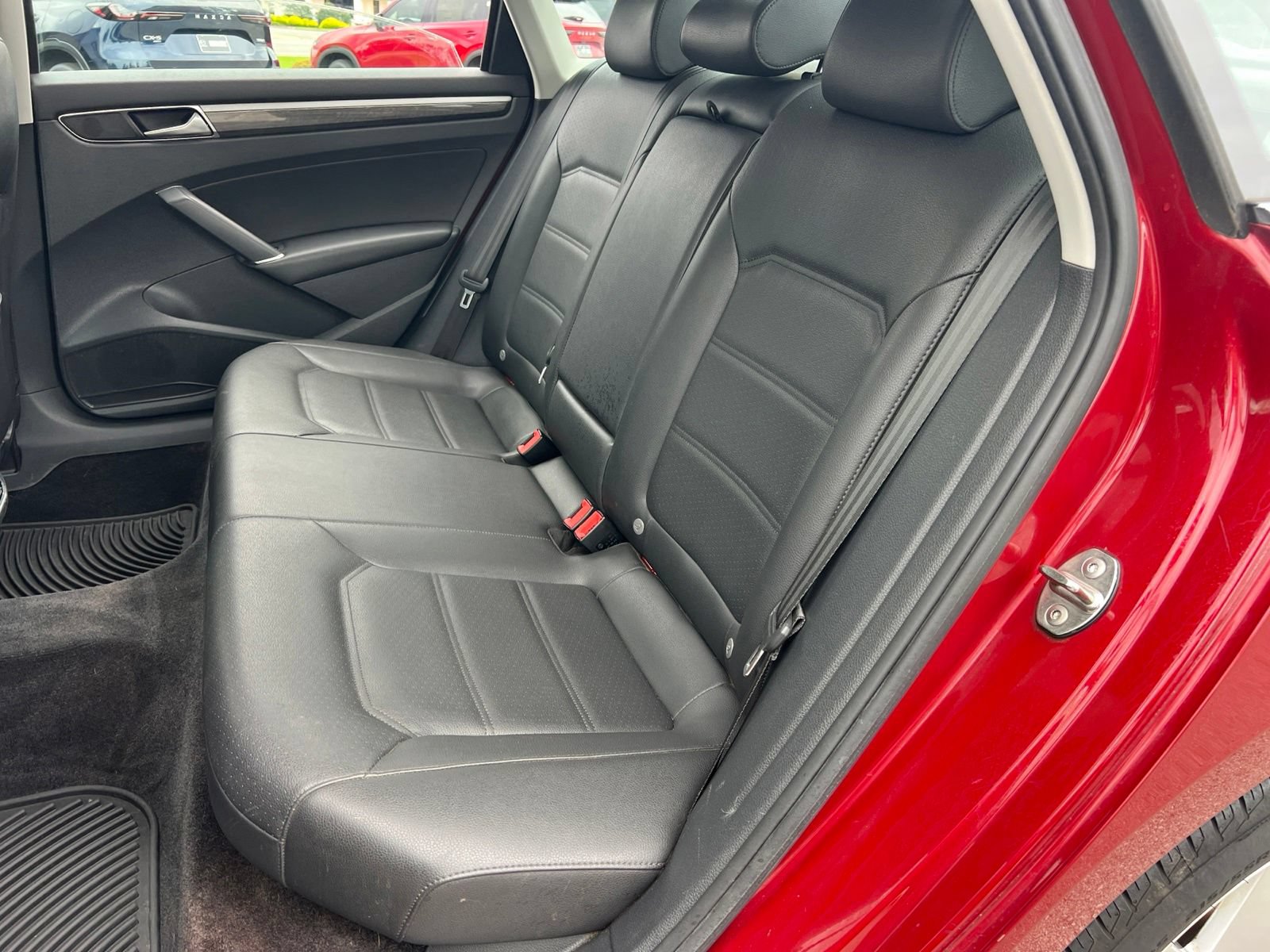 Used 2018 Volkswagen Passat 2.0T SE FWD image 32