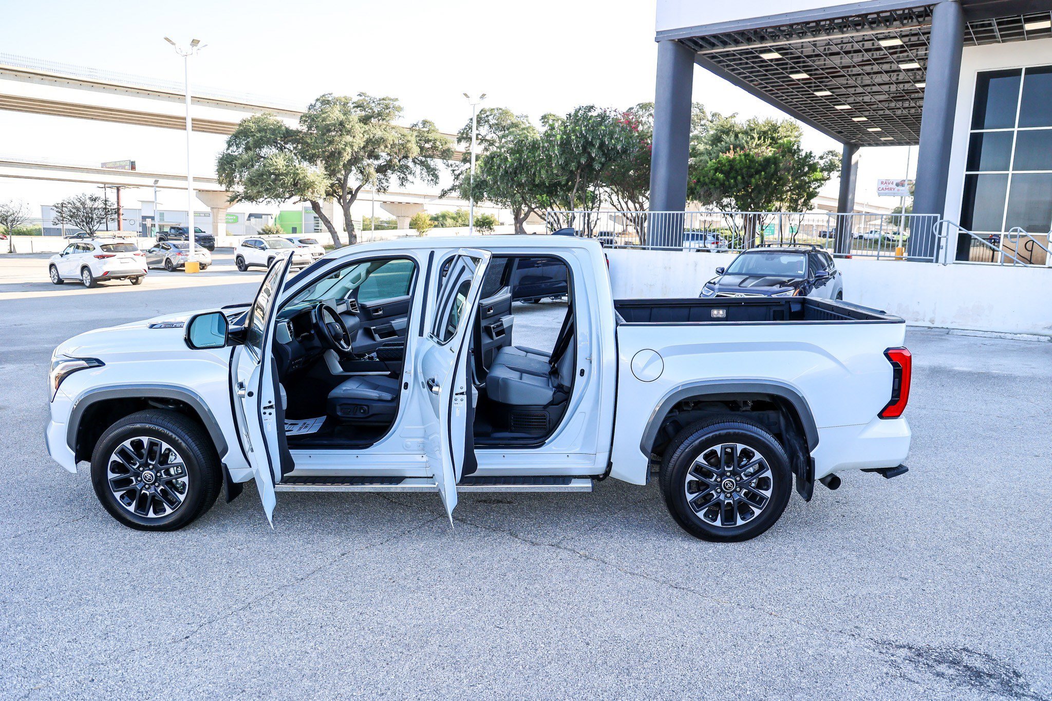 Used 2024 Toyota Tundra Limited w/ Power Package AWD/4WD image 11