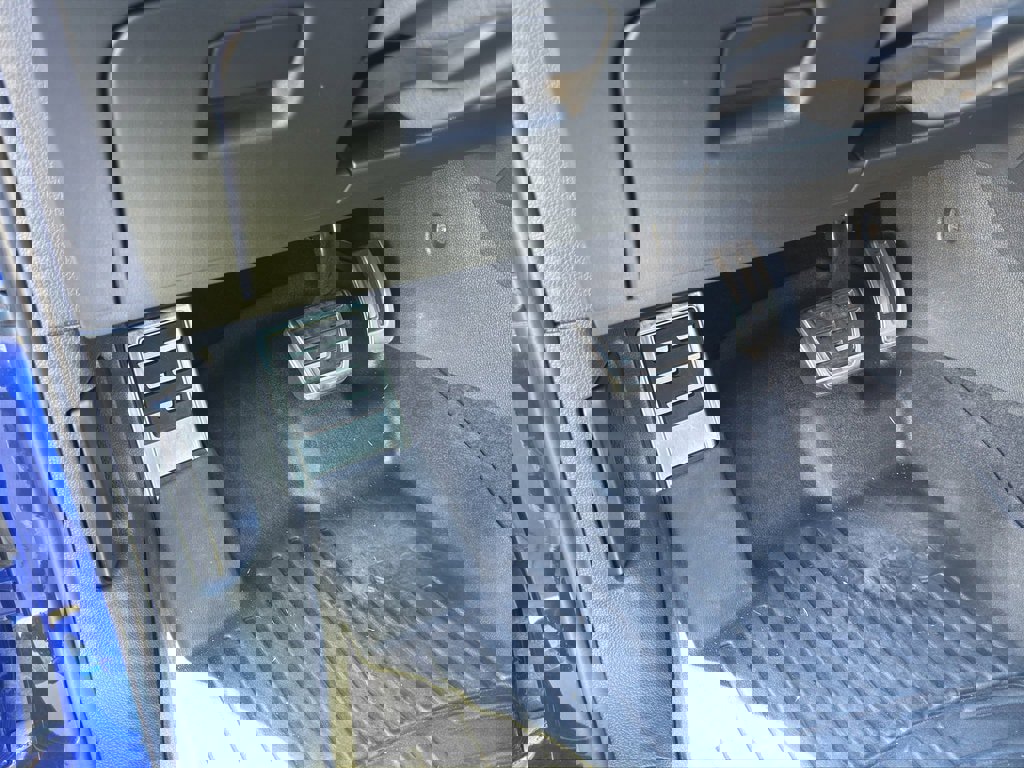 Used 2015 Volkswagen Golf R 4-Door image 25