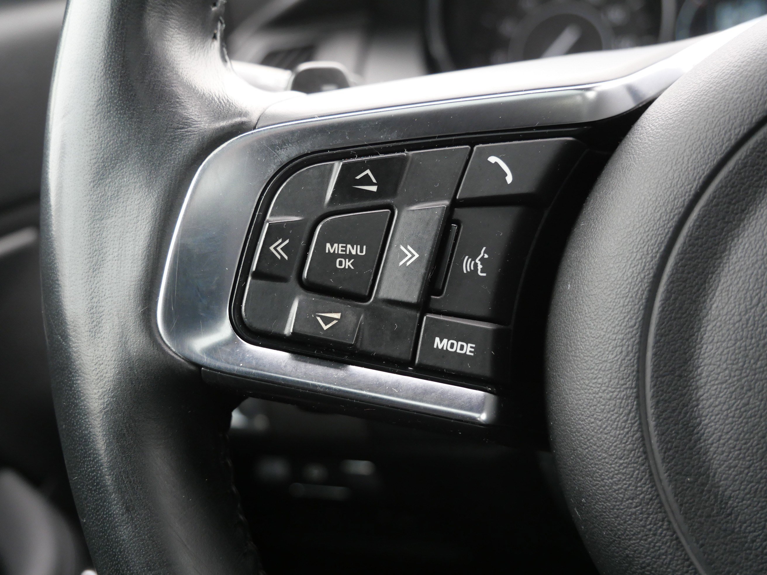 Used 2019 Jaguar E-PACE S image 24