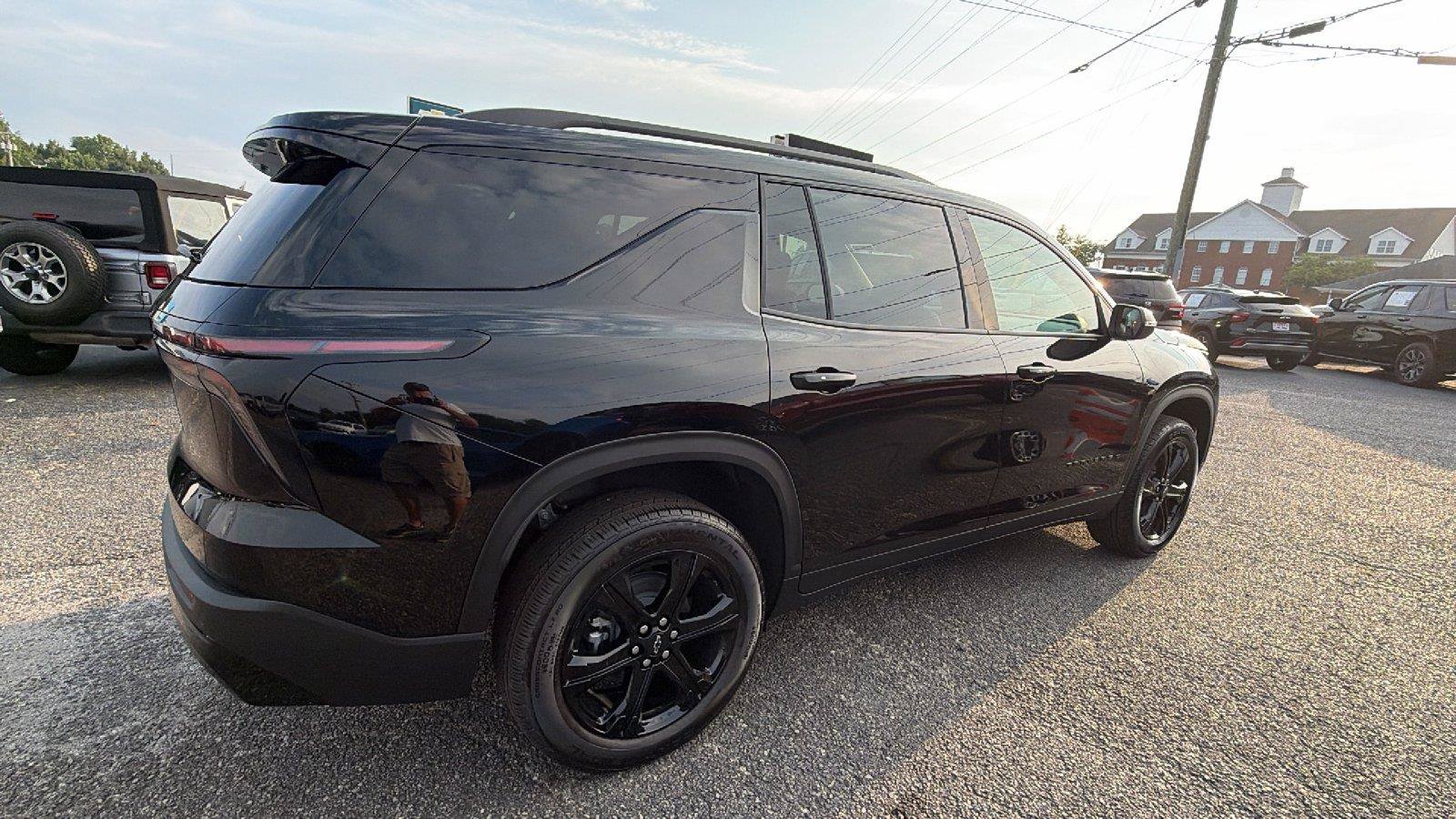 New 2027 Chevrolet Traverse LT w/ Midnight/Sport Edition FWD image 8