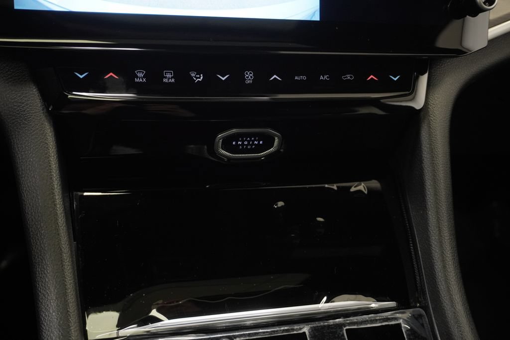 New 2026 Jeep Grand Cherokee Altitude AWD/4WD image 24