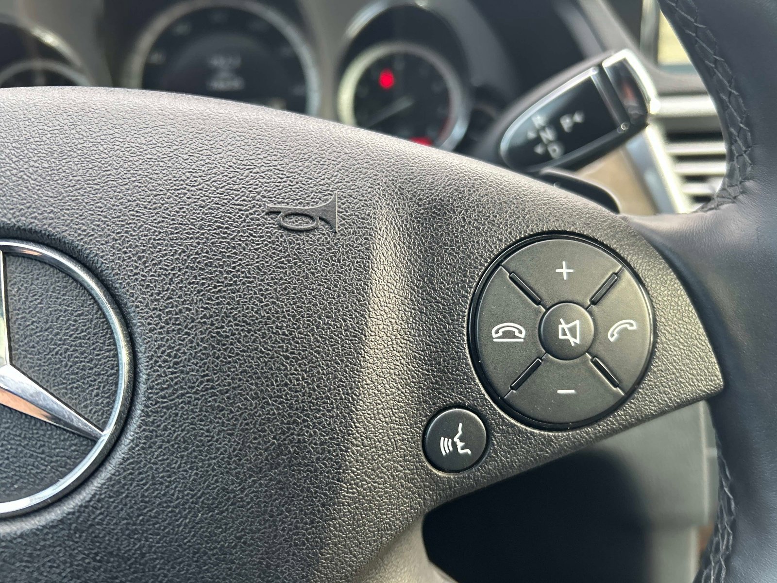 Used 2010 Mercedes-Benz E 350 4MATIC Sedan image 26