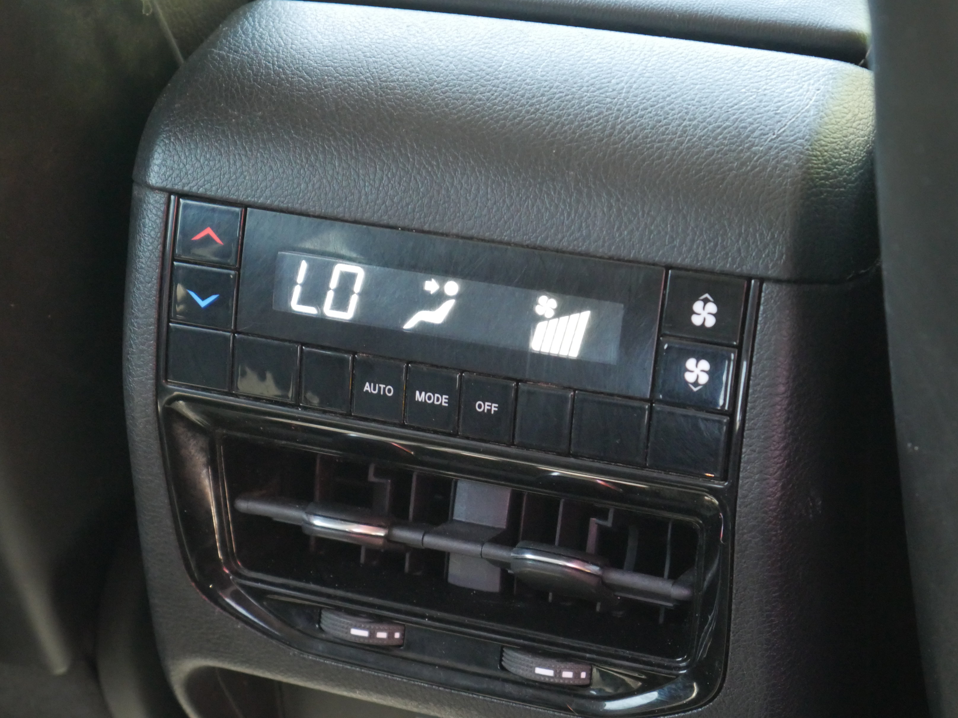 Used 2023 Jeep Grand Cherokee L Laredo AWD/4WD image 30