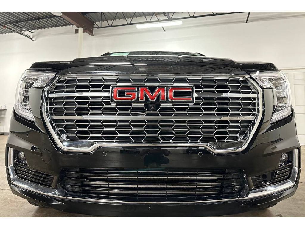 Used 2024 GMC Terrain Denali w/ Denali Premium Package AWD/4WD image 3