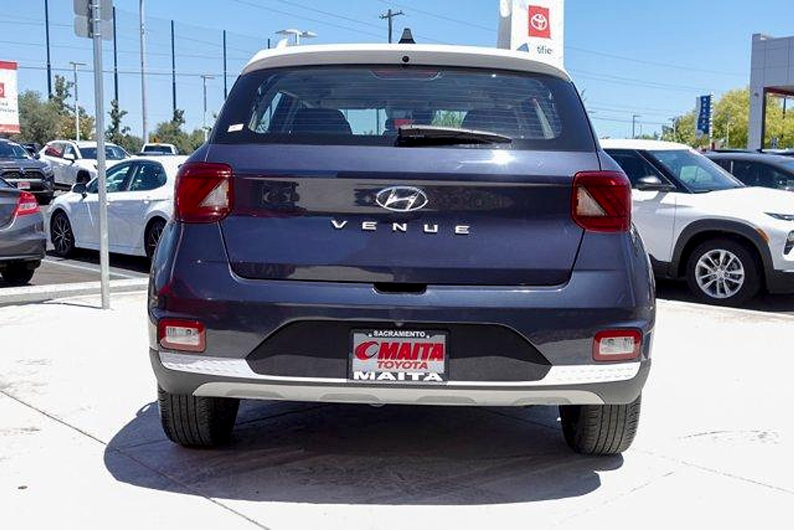 Used 2021 Hyundai Venue FWD image 6