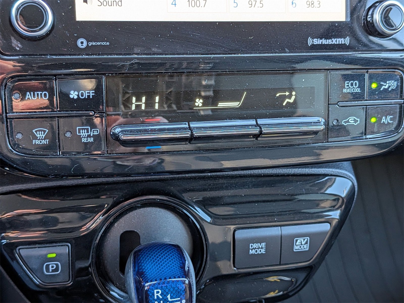 Used 2021 Toyota Prius XLE image 24