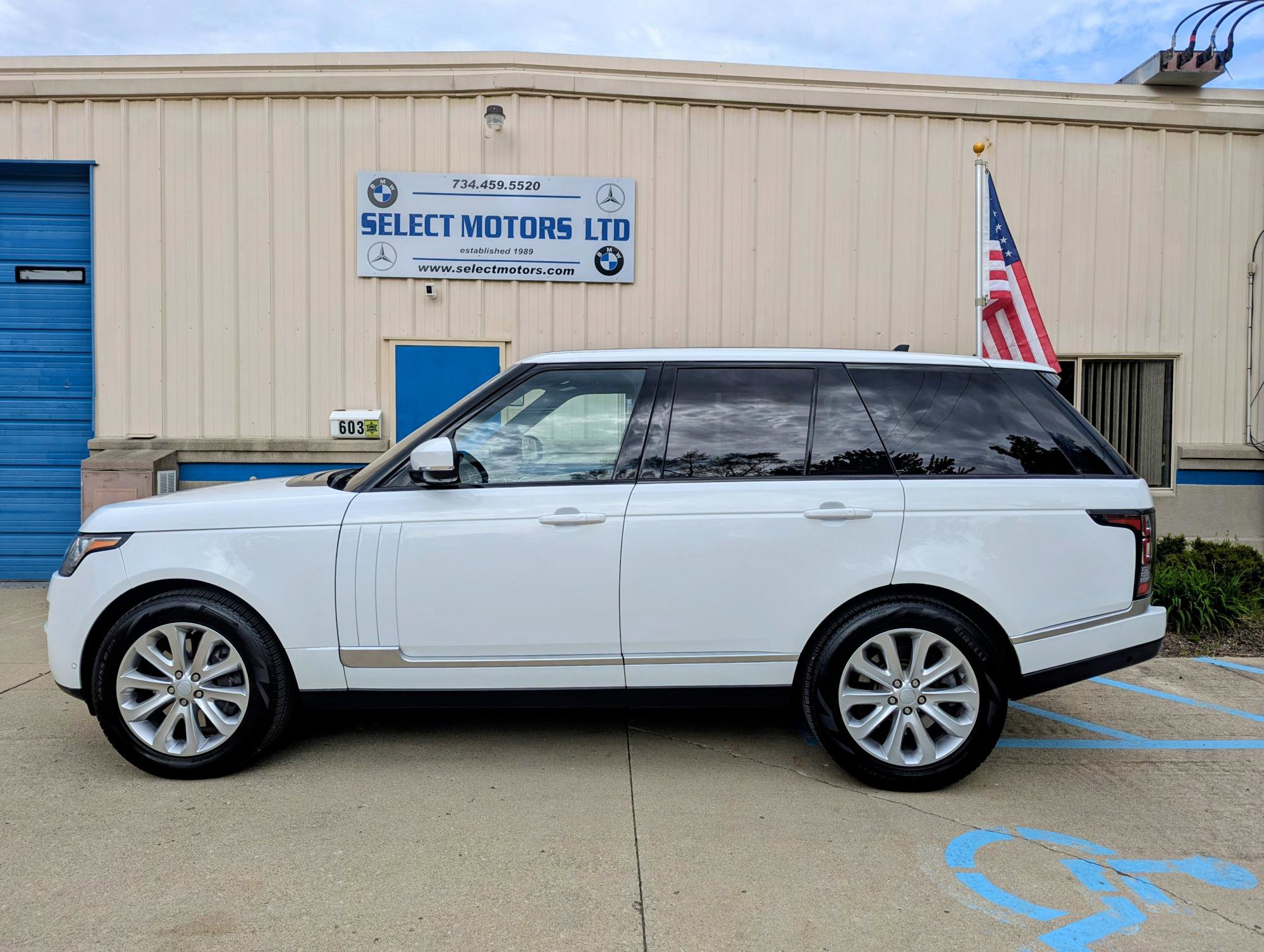 Used 2016 Land Rover Range Rover HSE AWD/4WD image 3