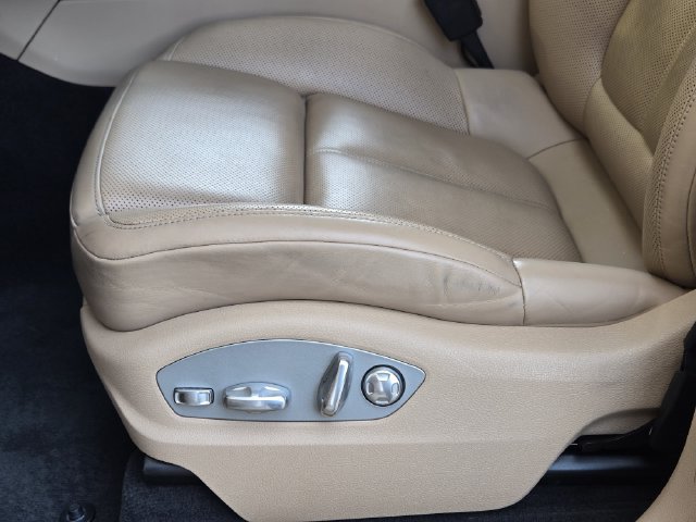 Used 2023 Porsche Macan Turbo AWD/4WD image 19