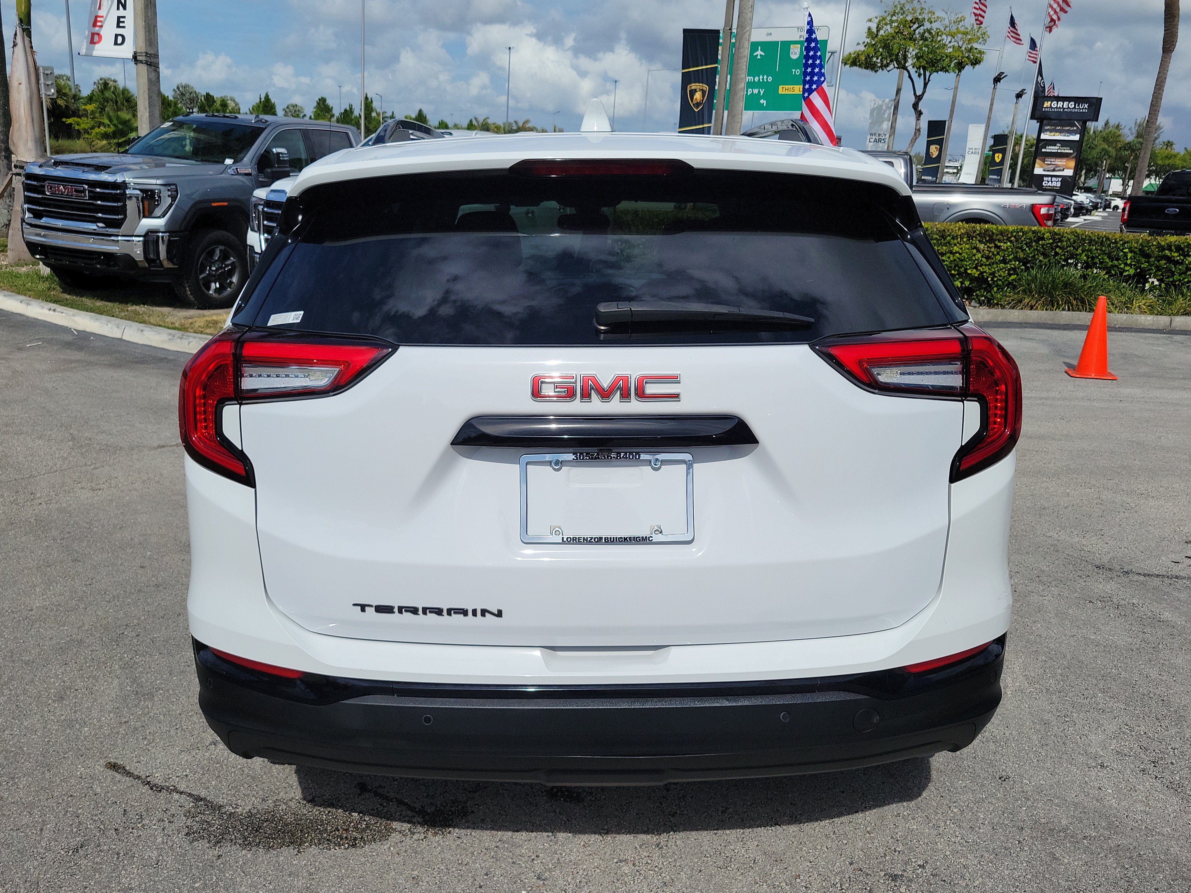 Used 2023 GMC Terrain SLE w/ Elevation Edition FWD image 6