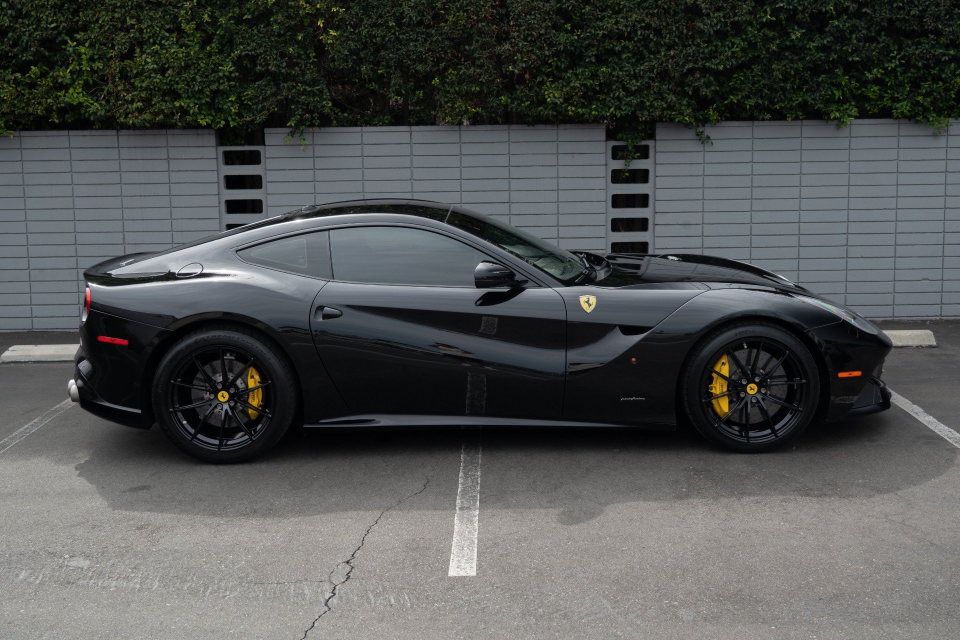 Used 2014 Ferrari F12 Berlinetta RWD image 7