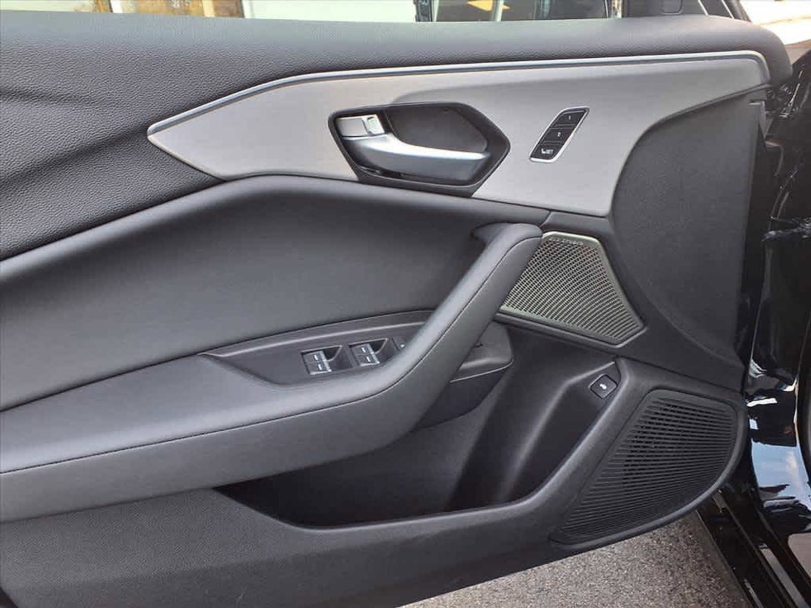 Certified 2025 Acura TLX w/ Technology Package image 17