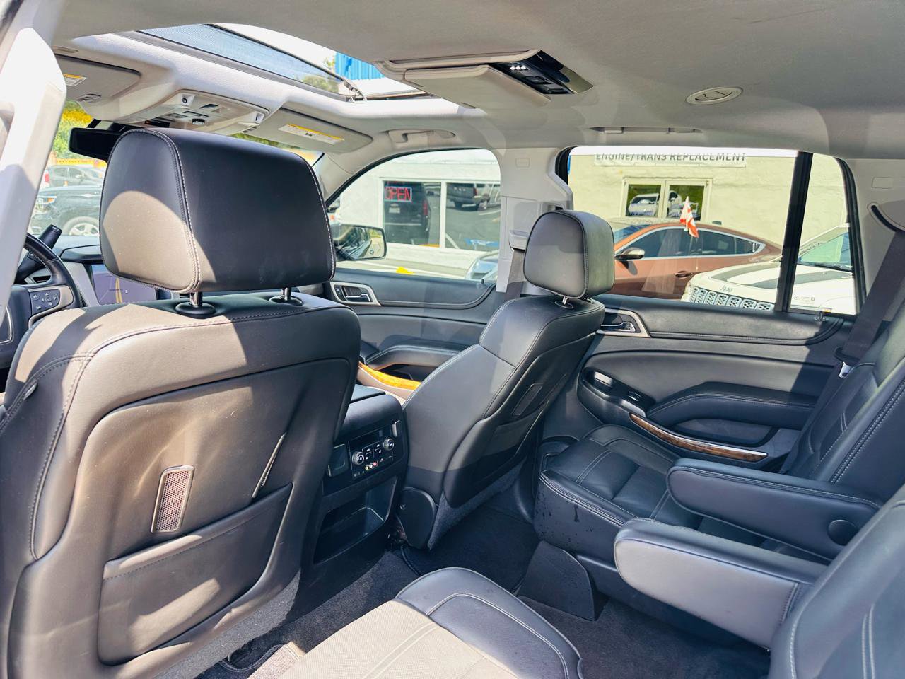 Used 2015 GMC Yukon Denali w/ Premium Package AWD/4WD image 31