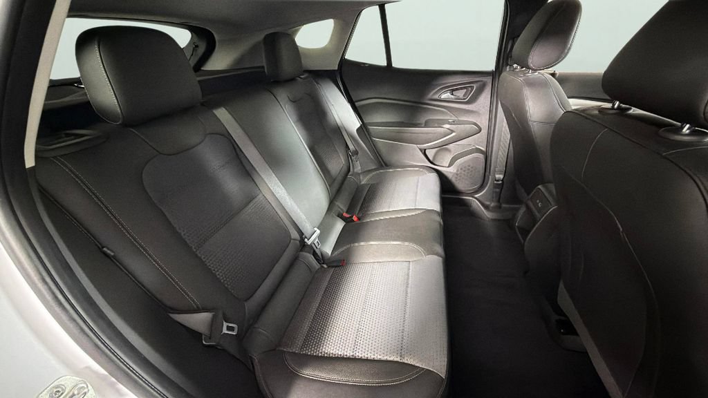 Certified 2025 Chevrolet Trax LT w/ Driver Confidence Package FWD image 29